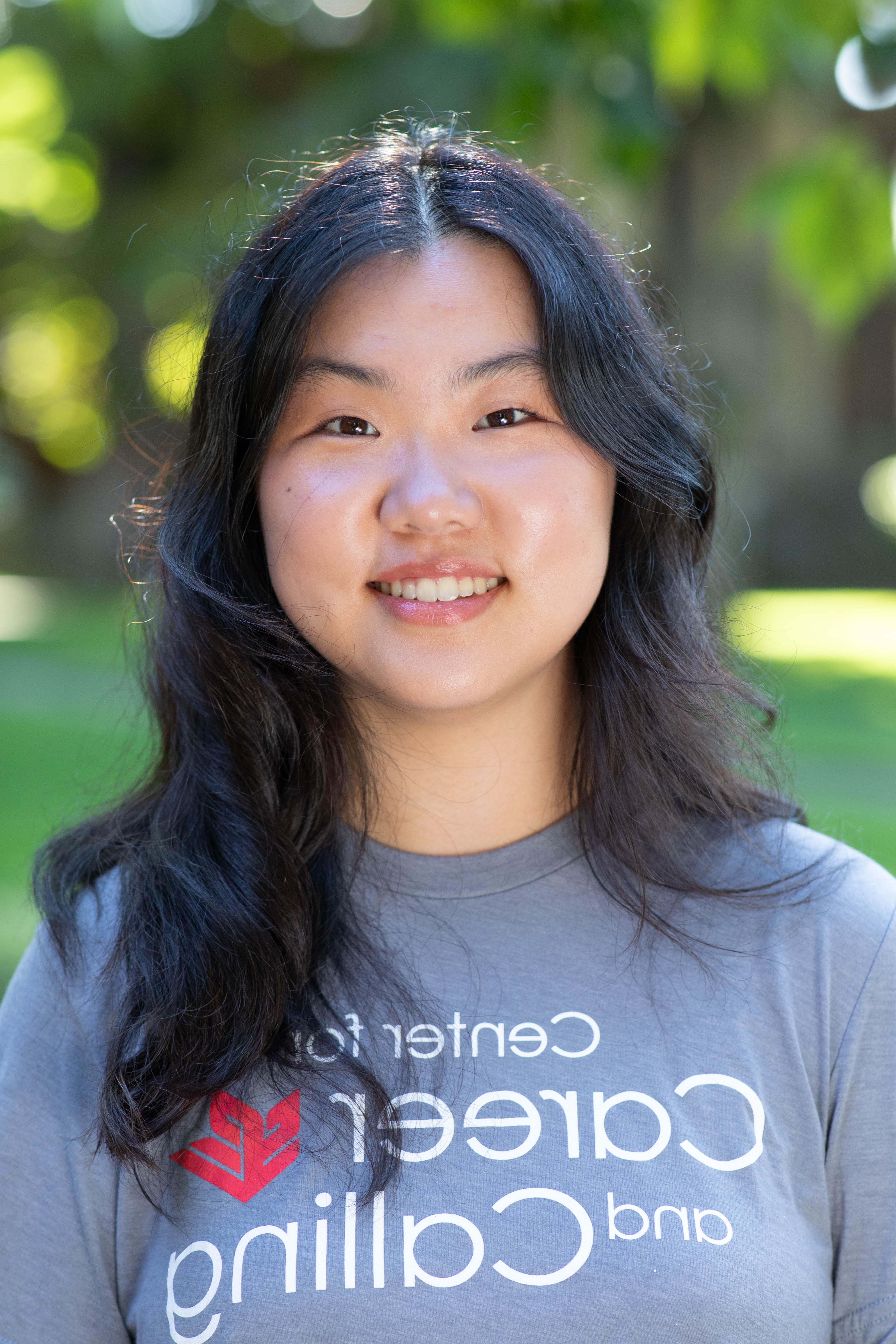 gloria lee, peer career advisor and marketing and design intern